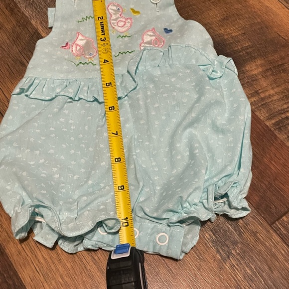 Vintage children’s bibs with chick’s on the front  size 0-6 Mos - Picture 4 of 6